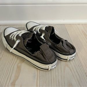 Converse shoes size 6 in black and white